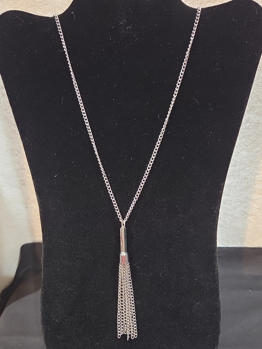 SILVER-TONE CHAIN WITH TASSLE PENDANT